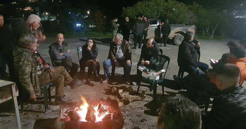 Τα σωματεία στο μπλόκο των αγροτών στο Δασαρχείο Ρεθύμνου Τα σωματεία στο μπλόκο των αγροτών στο Δασαρχείο Ρεθύμνου