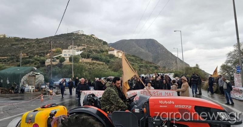 Χανιά: Μπλόκο, γλέντι και... βροχή Χανιά: Μπλόκο, γλέντι και... βροχή