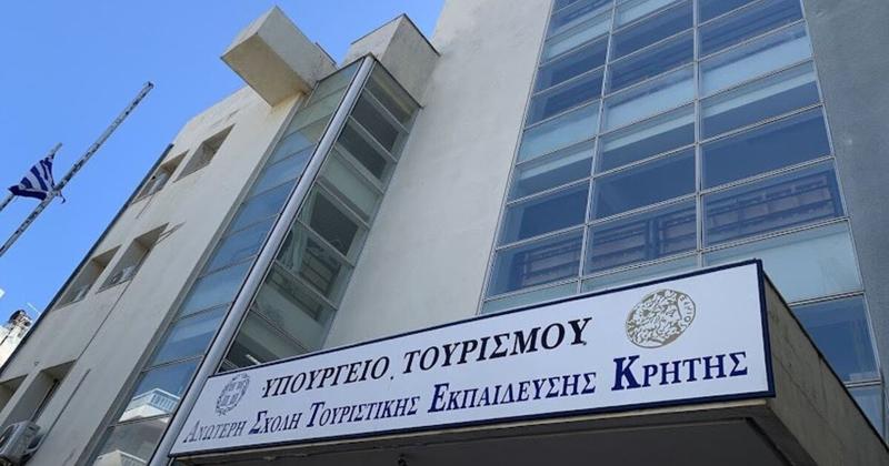 Διαμαρτυρία των ξενόγλωσσων καθηγητών της ΑΣΤΕΚ στο Υπουργείο Τουρισμού Διαμαρτυρία των ξενόγλωσσων καθηγητών της ΑΣΤΕΚ στο Υπουργείο Τουρισμού