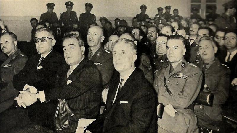 Κων. Μητσοτάκης: Διά των παλατιανών στη…Δημοκρατία Κων. Μητσοτάκης: Διά των παλατιανών στη…Δημοκρατία