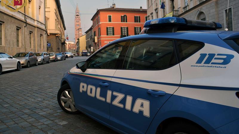 Pieve d’Olmi, parte un colpo di pistola: ferita una donna, grave in ospedale