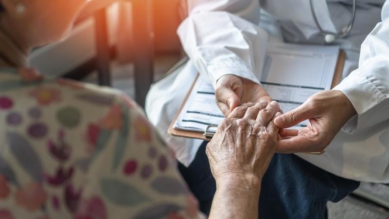 I contenziosi sulle rette Alzheimer: va al Servizio sanitario il conto Rsa. E i parenti ricorrono alla Giustizia