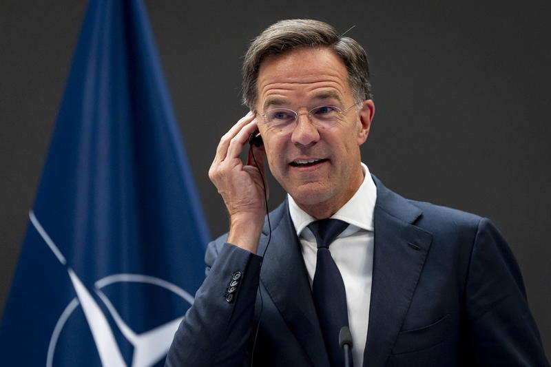 Ο σφουγγοκωλάριος πάει πόλεμο