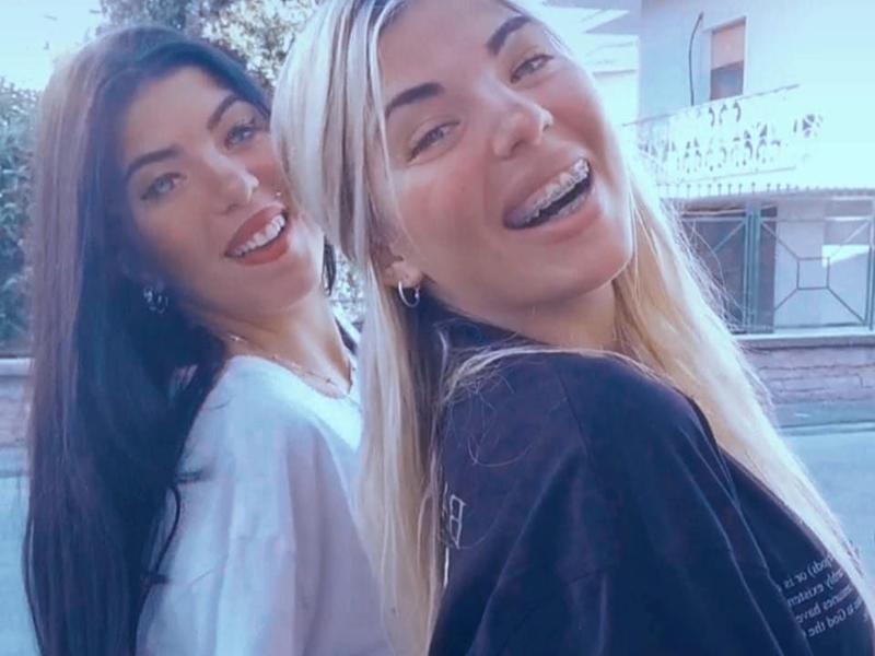 La mamma di Aurora e Sara:«Le mie figlie, saltate in ariatra i fuochi d'artificio illegaliper 150 euro alla settimana» La mamma di Aurora e Sara:«Le mie figlie, saltate in ariatra i fuochi d'artificio illegaliper 150 euro alla settimana»