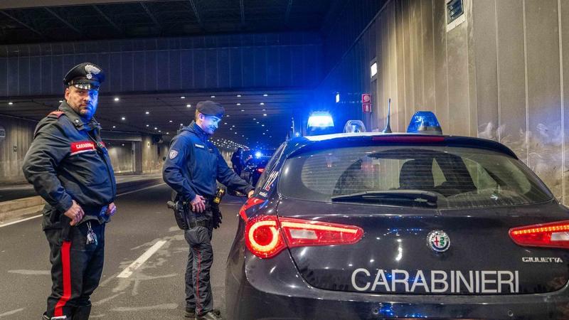 Milano, a vent’anni in discoteca con la Browning e (per vendetta) sparano ai buttafuori in corso Como