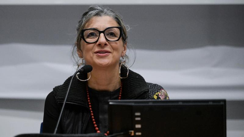 Lezione di Francesca Albanese alle superiori, il preside: “Non ne sapevo nulla”. I genitori: “Dovevano informarci” /