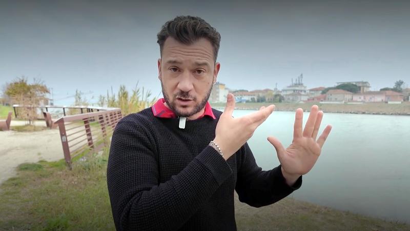 Emergenza lupi, nuovi attacchi: sbranati un cane e 6 pecore. I residenti: “E’ una mattanza, scendiamo in piazza”