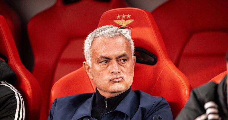 José Mourinho cada vez mais 'à paulada' José Mourinho cada vez mais 'à paulada'