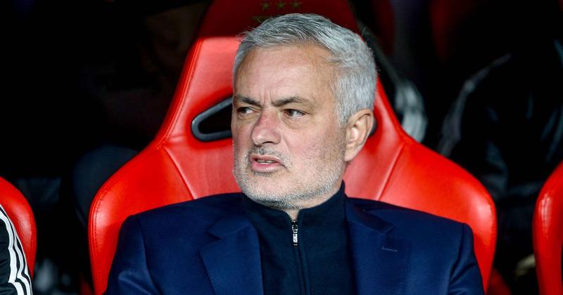 Mourinho trouxe o ‘contra tudo e contra todos’ para o Benfica Mourinho trouxe o ‘contra tudo e contra todos’ para o Benfica