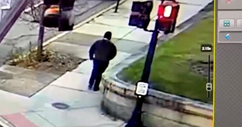 VIDEO Objavljena snimka muškarca u crnom: Potraga za napadačem koji je ubio dvoje studenata VIDEO Objavljena snimka muškarca u crnom: Potraga za napadačem koji je ubio dvoje studenata