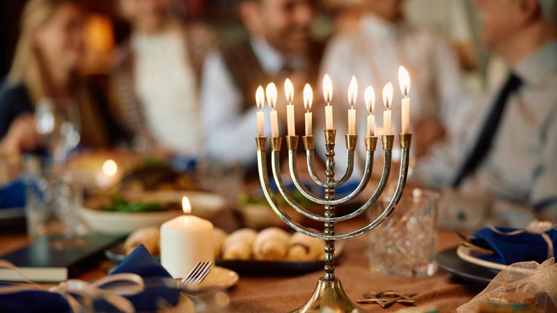 Hanukkah, cos’è la 'Festa delle luci' ebraica. La storia e il suo significato /