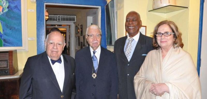 O Navio Negreiro de Castro Alves atraca na Urca, todos choram os versos de uma tragédia que continua a sangrar os mares… O Navio Negreiro de Castro Alves atraca na Urca, todos choram os versos de uma tragédia que continua a sangrar os mares…