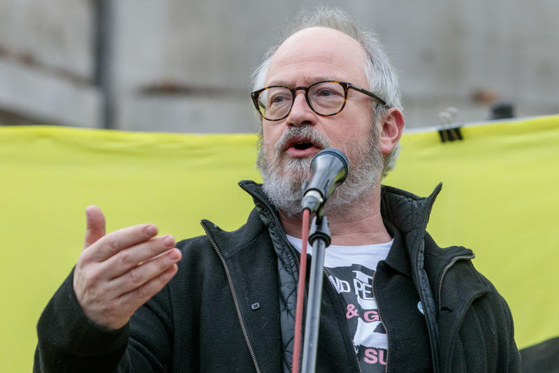 Why did Robin Ince have to leave The Infinite Monkey Cage? Why did Robin Ince have to leave The Infinite Monkey Cage?