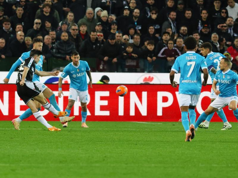 Il Napoli di Udine era già nel deserto: questa squadra non regge il doppio impegno Il Napoli di Udine era già nel deserto: questa squadra non regge il doppio impegno