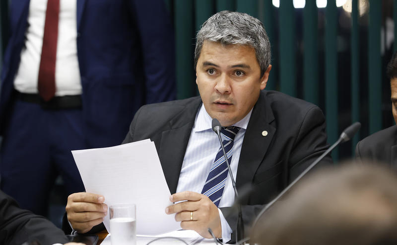 Pressão nos bastidores e Moraes “atropelando a Constituição”: relator analisa caso Zambelli Pressão nos bastidores e Moraes “atropelando a Constituição”: relator analisa caso Zambelli