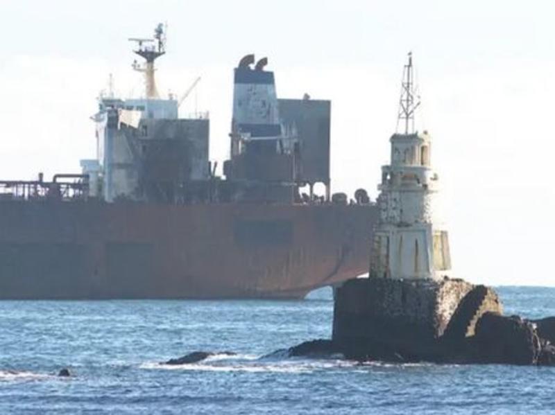 Ако този 200-метров танкер се удари в брега, утре цялото Южно Черноморие ще е пълно с мазут Ако този 200-метров танкер се удари в брега, утре цялото Южно Черноморие ще е пълно с мазут