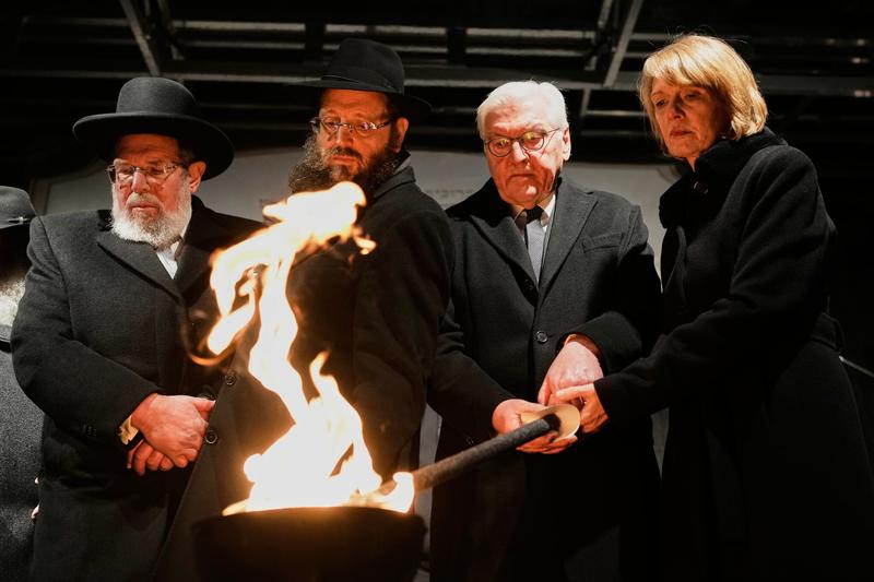 Major cities around world ramp up security for Hanukkah events after Bondi attack