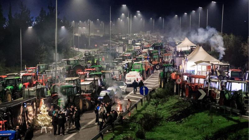 Πήρε μπροστά ο πολιτικός μηχανισμός της κοινωνικής καταστολής των μπλόκων Πήρε μπροστά ο πολιτικός μηχανισμός της κοινωνικής καταστολής των μπλόκων