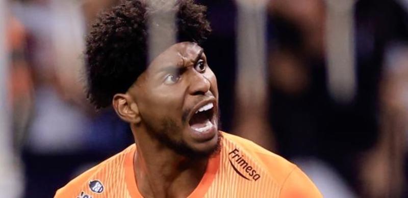 Hugo ofusca Cássio e, com muito sofrimento, o Corinthians está na final!