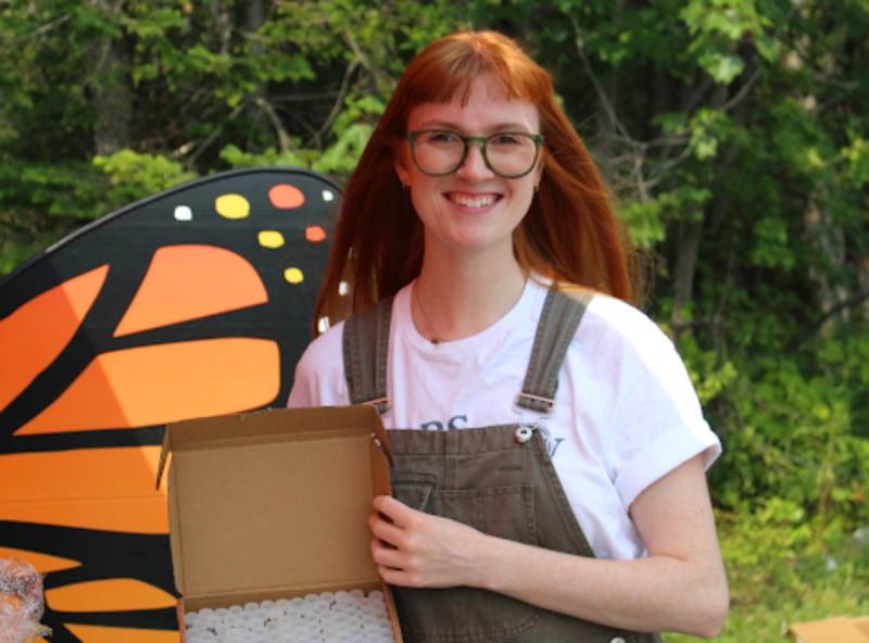 This volunteer is creating a world that buzzes with life This volunteer is creating a world that buzzes with life