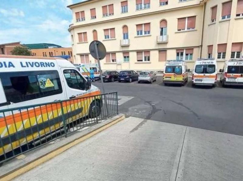 Volontari picchiati e minacciati a Livorno, la proposta anti-aggressioni: «Ora la body cam, l’assistenza è a rischio»