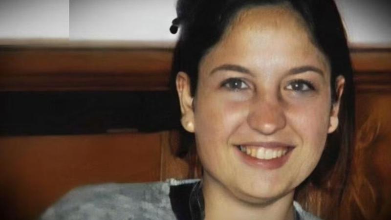 Garlasco, Chiara Poggi cercò aiuto: il suo sangue sul telefono (e i gioielli dimenticati)