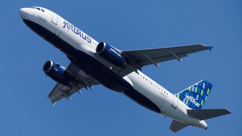 Venezuela, aereo JetBlue costretto a manovra d’emergenza per evitare la collisione con un cargo cisterna Usa