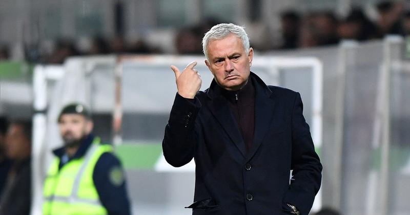 José Mourinho com água Castello, sff! José Mourinho com água Castello, sff!