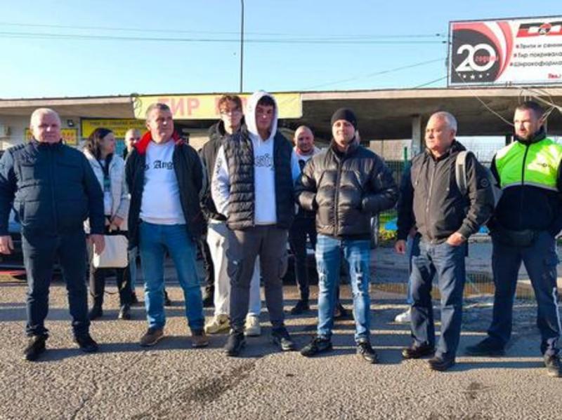 Служители на ДАИ излязоха на протест днес, в цяла Бургаска област има само 15 инспектори Служители на ДАИ излязоха на протест днес, в цяла Бургаска област има само 15 инспектори