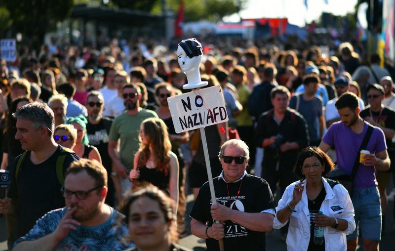 Devrait-on interdire les partis qui menacent la démocratie ?