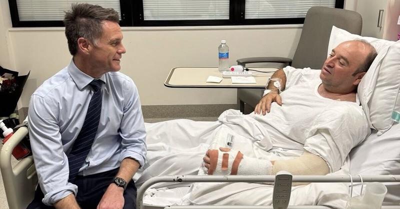 Ahmed al-Ahmed, Syrian-Australian who fought off Hanukkah attackers, recovering from surgery