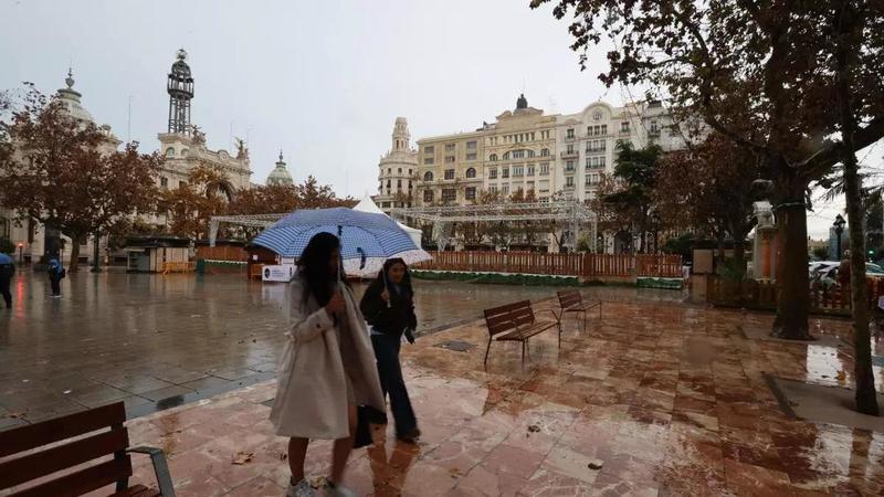 La borrasca Emilia enciende avisos por lluvia y tormentas en el litoral mediterráneo y reactiva los avisos por inundaciones en Catalunya