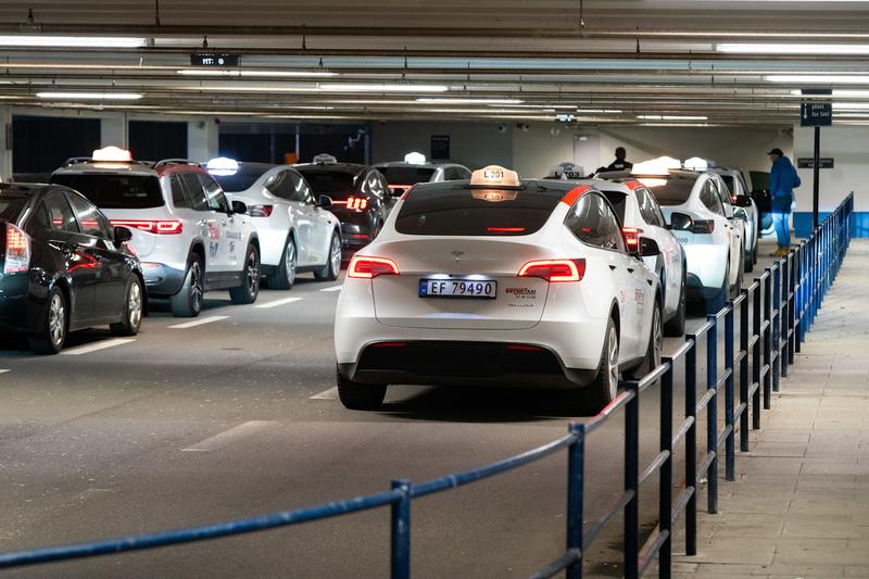 Har noen i staten satt seg ned og regnet på hva det faktisk koster å drifte en drosje?