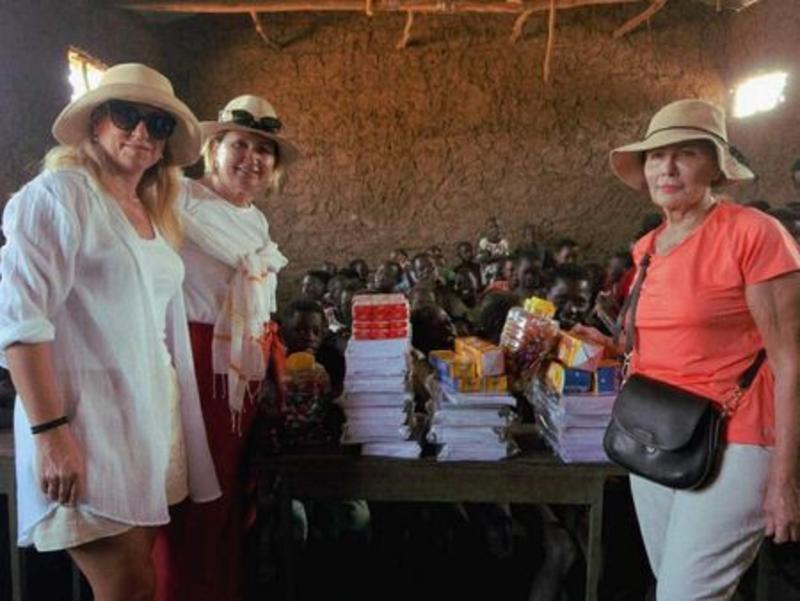 Три дами от Зонта клуб Бургас изненадаха децата от племето Каро в Етиопия Три дами от Зонта клуб Бургас изненадаха децата от племето Каро в Етиопия