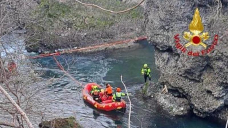 Mistero sull’Adda, dal fiume in secca riaffiora un cadavere: non si sa di chi sia né come sia morto