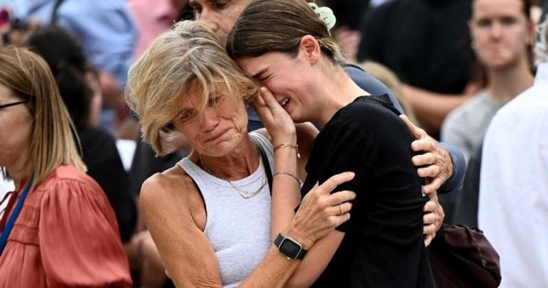 Σοκαρισμένοι οι γείτονες των ύποπτων για την αιματηρή επίθεση στην παραλία Μπόνταϊ του Σίδνεϊ Σοκαρισμένοι οι γείτονες των ύποπτων για την αιματηρή επίθεση στην παραλία Μπόνταϊ του Σίδνεϊ