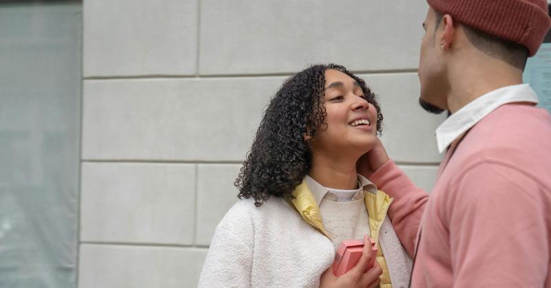 Three Tips on Holiday Gift-Giving to Boost Couples’ Wellness Three Tips on Holiday Gift-Giving to Boost Couples’ Wellness