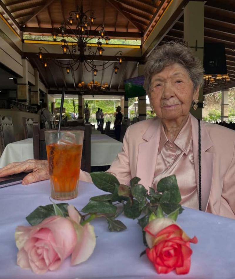 Profesora y poetisa Aleida de Colmenares continúa produciendo belleza musical a sus noventa años