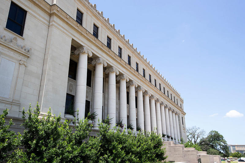 Texas Universities Use AI to Rewrite How Courses Mention Race and Gender