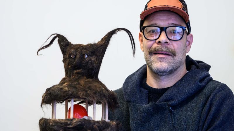 Com’è il Vecchione: a Capodanno Bologna brucia il Gremlin oviparo. ‘Un simbolo contro il male delle guerre’