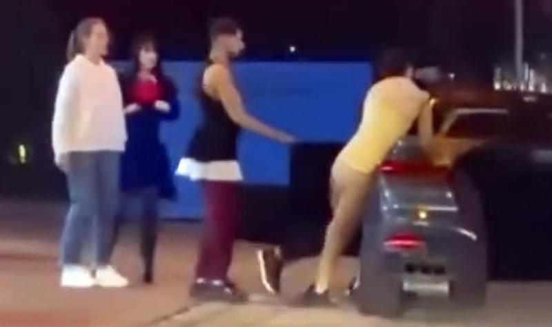 Ferrara, aggressione al distributore: il video impazza sui social