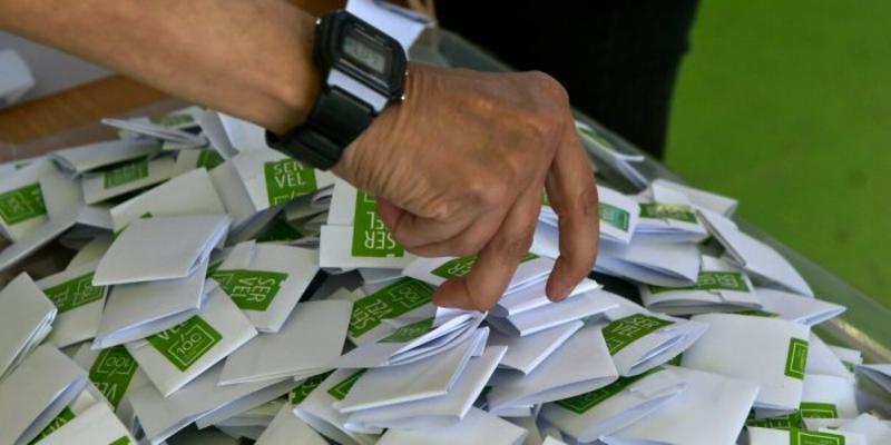 Con las mayorías ciudadanas en el centro, siempre Con las mayorías ciudadanas en el centro, siempre