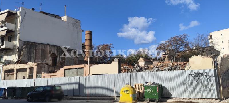 Κατεδαφίστηκε το ετοιµόρροπο τµήµα του πρώην εργοστασίου Θεοδωράκη