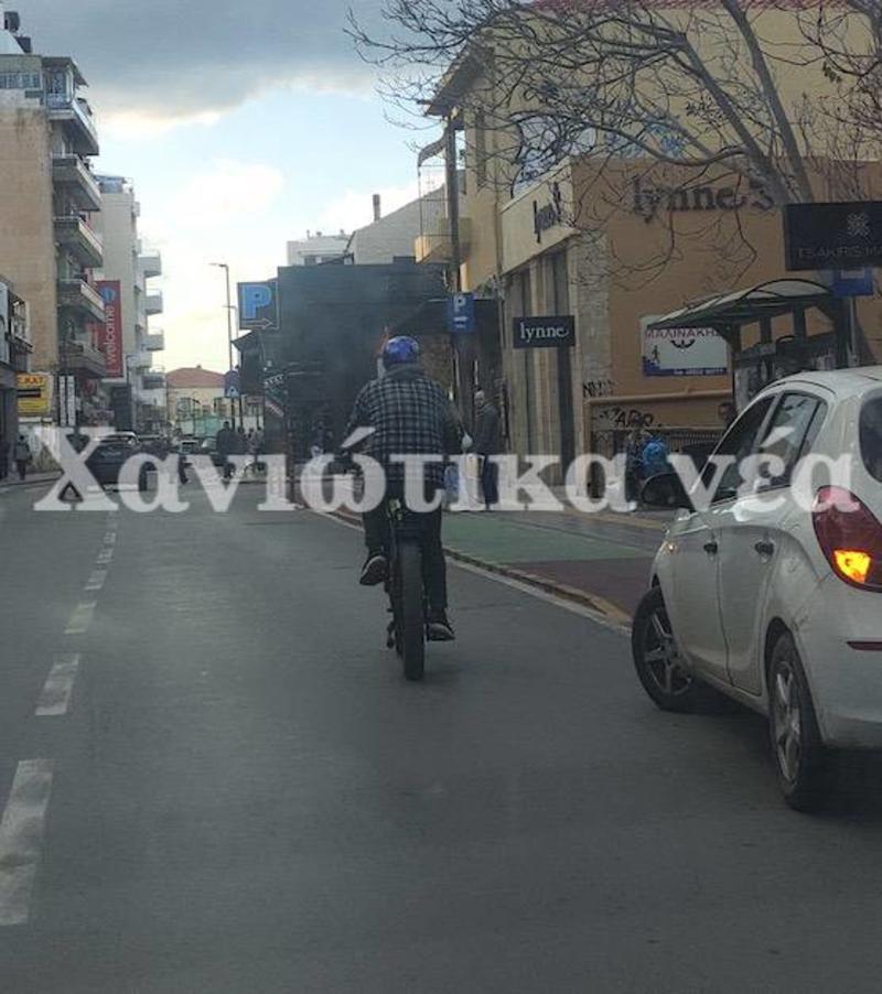 Στρακαστρούκες επικοινωνιακές και ποδηλατόδροµοι!