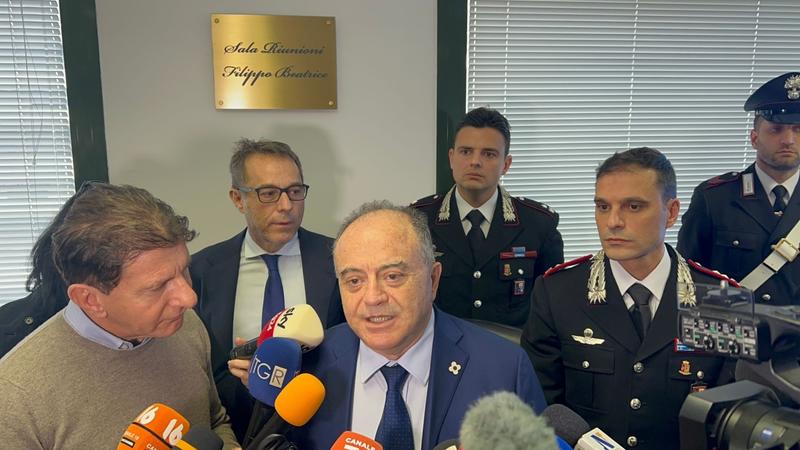 Truffe agli anziani, sgominata rete criminale con base a Napoli che operava in tutta Italia: 21 misure cautelari