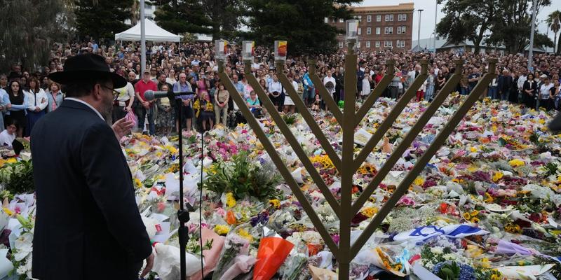 Jüdisches Ehepaar stirbt beim Versuch, einen der Angreifer zu stoppen Jüdisches Ehepaar stirbt beim Versuch, einen der Angreifer zu stoppen