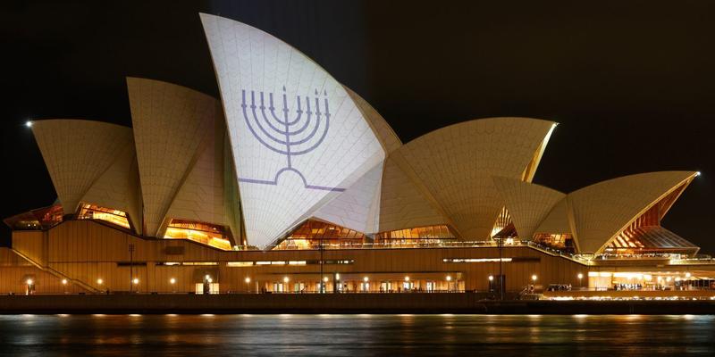 Opera House erstrahlt mit Bild von Chanukkia Opera House erstrahlt mit Bild von Chanukkia