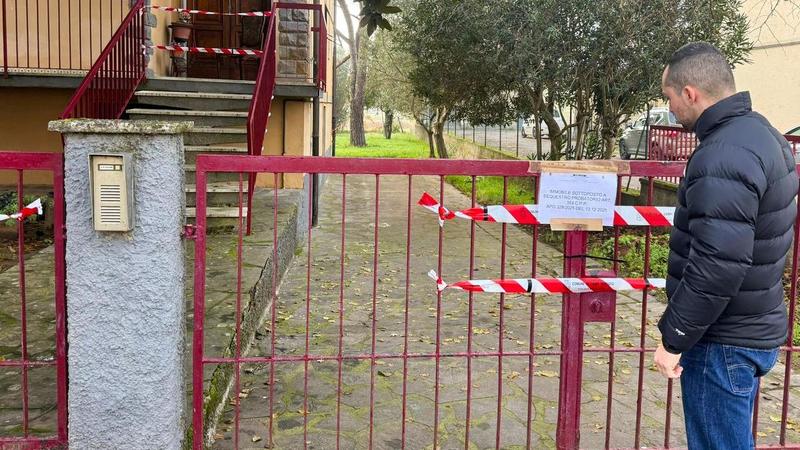 La morte di Lorenzo Paolieri e il dramma della famiglia fantasma. Indagati la mamma e i fratelli: 