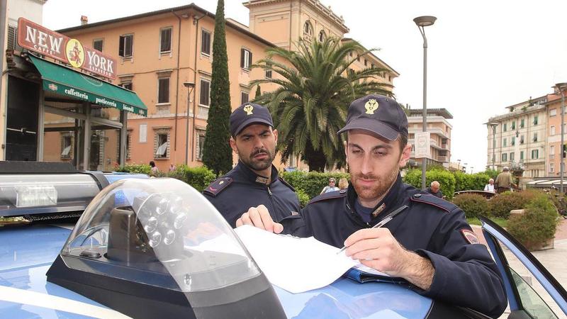 Ragazzo rapinato e picchiato in strada: identificato e denunciato minorenne