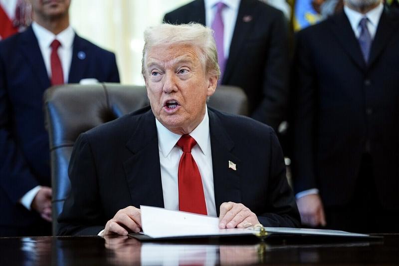 Трамп пригрозил Зеленскому отозвать гарантии безопасности, если он не подпишет «сделку»